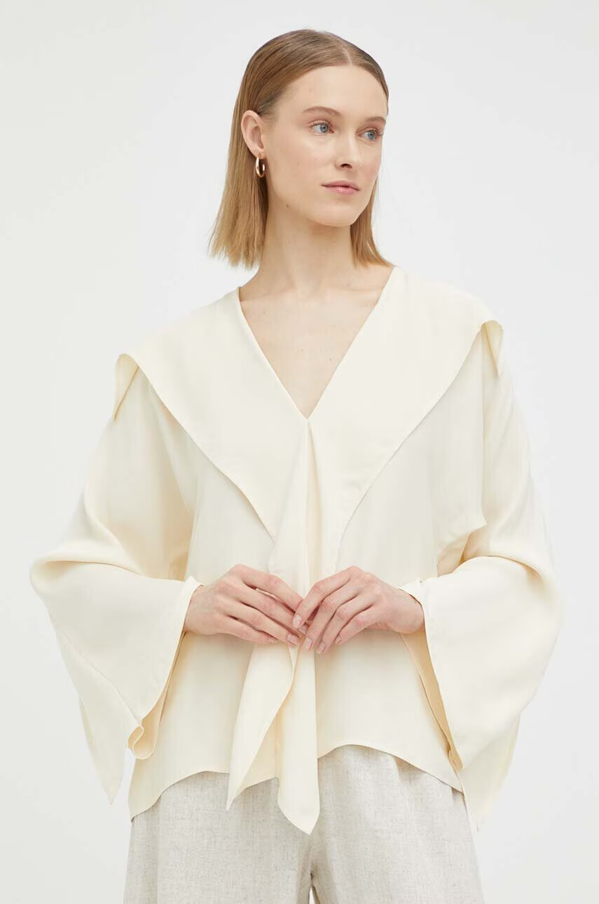 By Malene Birger Блуза в бежово с изчистен дизайн - Pepit.bg