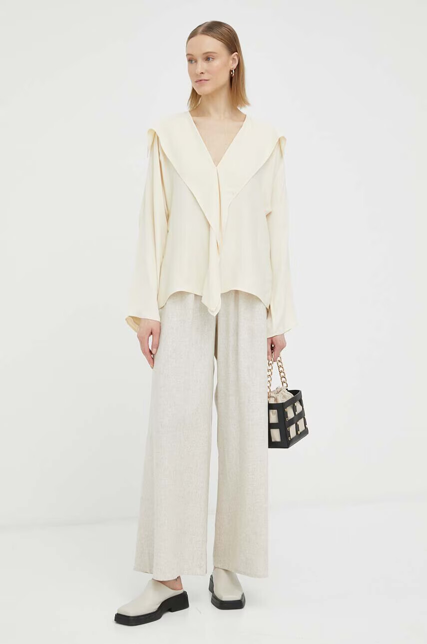 By Malene Birger Блуза в бежово с изчистен дизайн - Pepit.bg