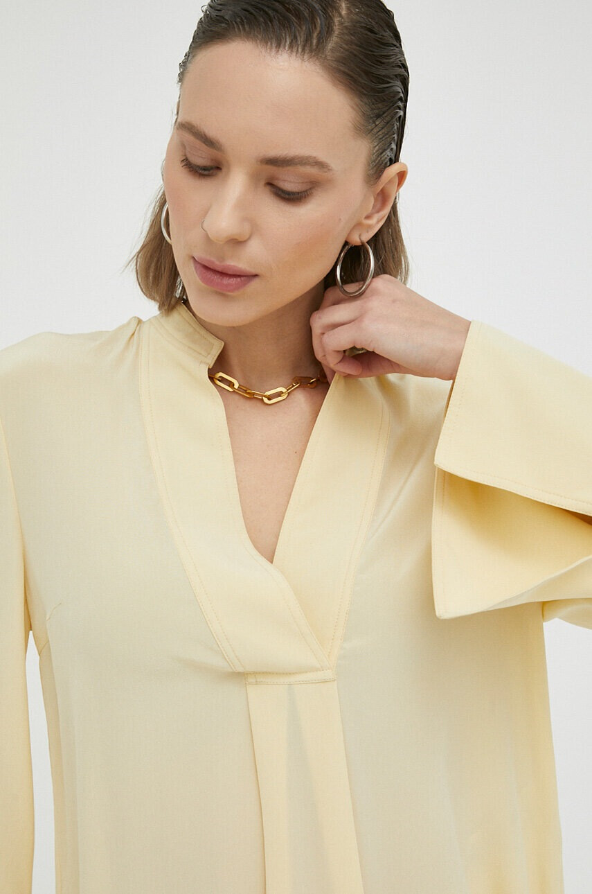 By Malene Birger Копринена блуза в жълто с изчистен дизайн - Pepit.bg