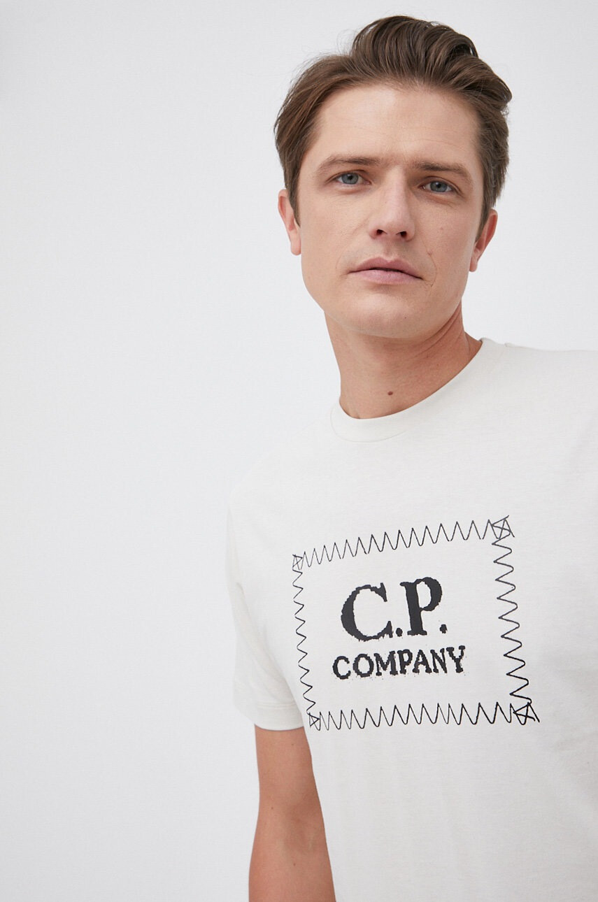 C.P. Company Памучна тениска в жълто с принт - Pepit.bg