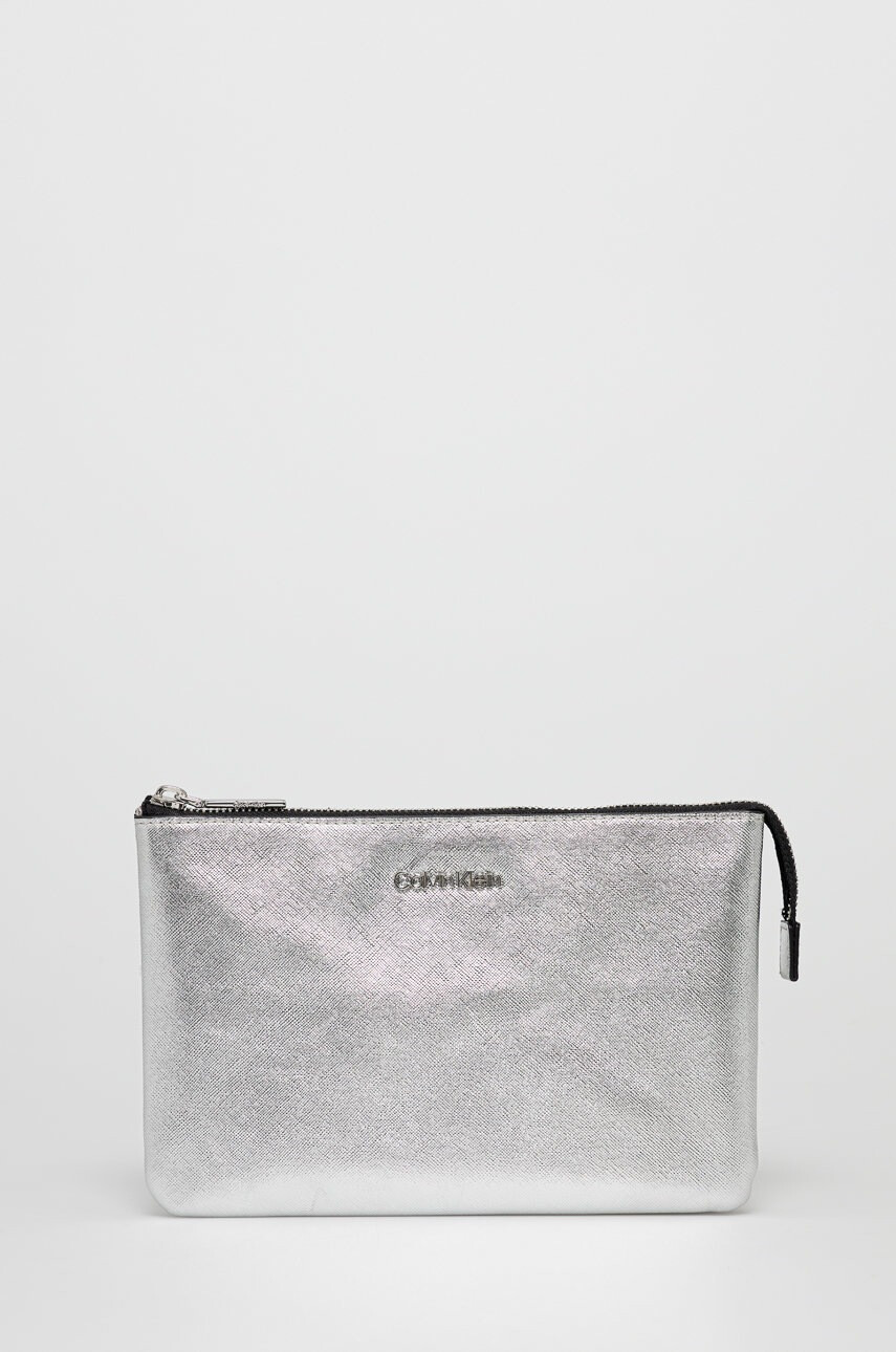 Calvin Klein Чанта в сребристо - Pepit.bg
