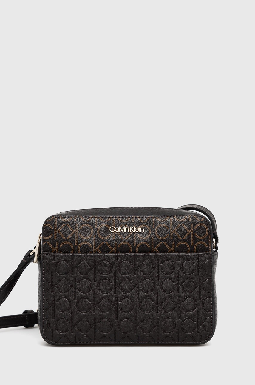 Calvin Klein Чанта в черно - Pepit.bg
