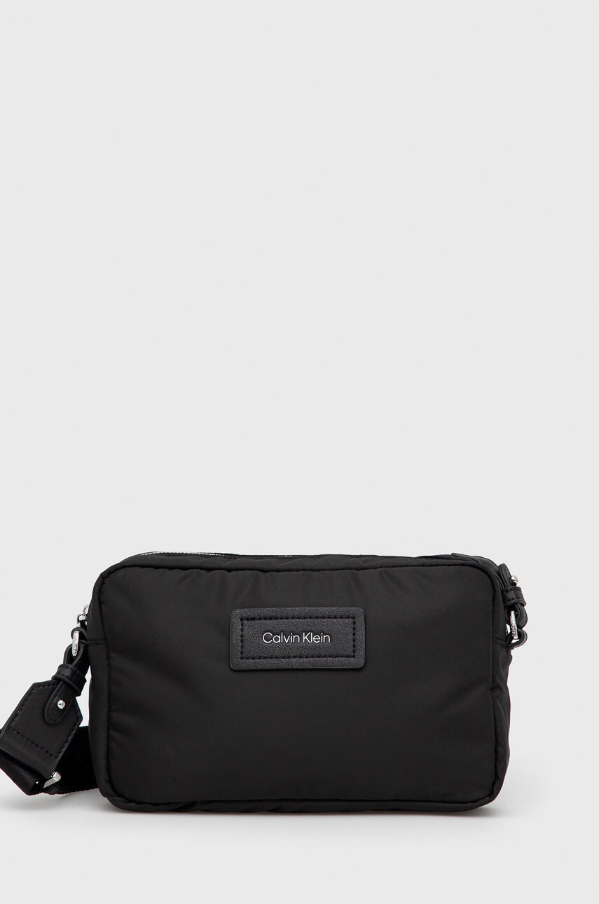 Calvin Klein Чанта в черно - Pepit.bg