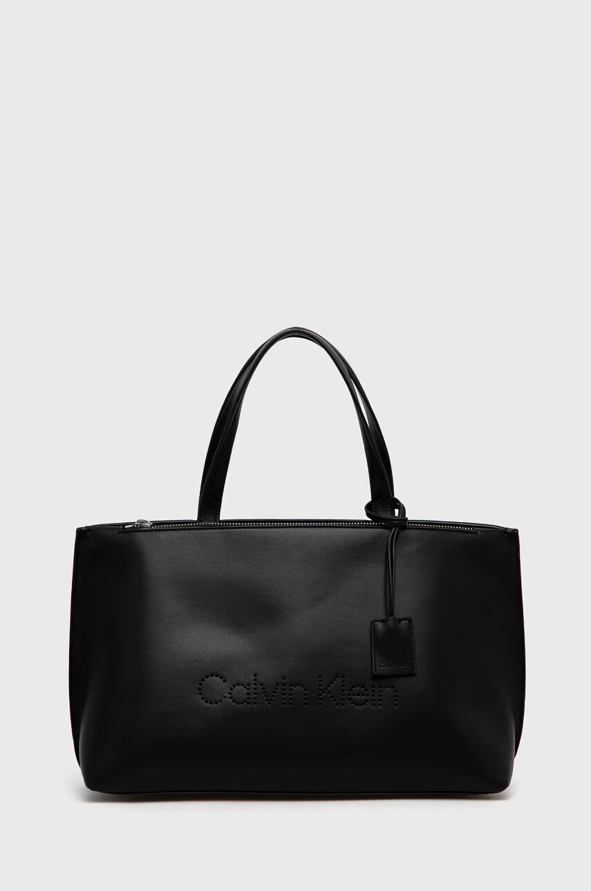 Calvin Klein Чанта в черно - Pepit.bg