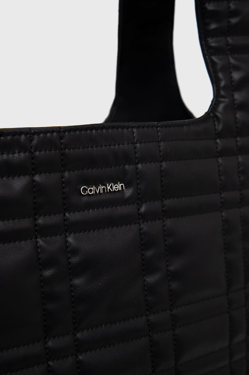 Calvin Klein Чанта в черно - Pepit.bg