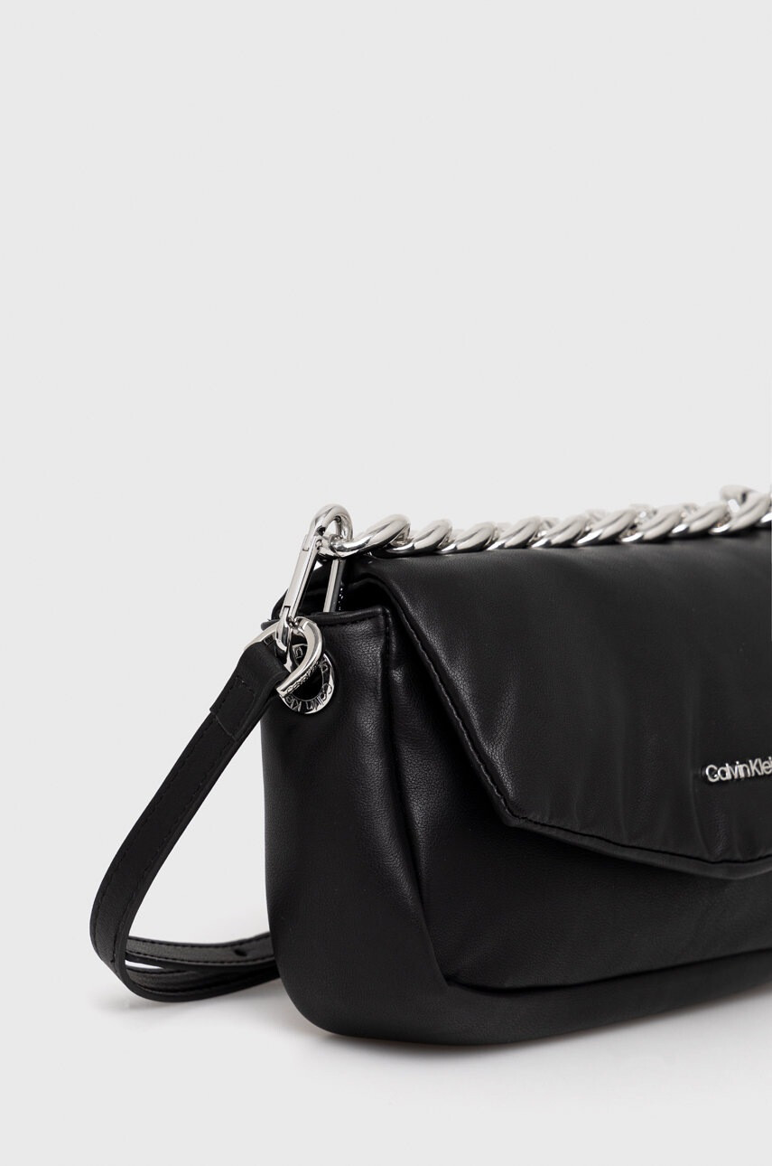 Calvin Klein Чанта в черно - Pepit.bg