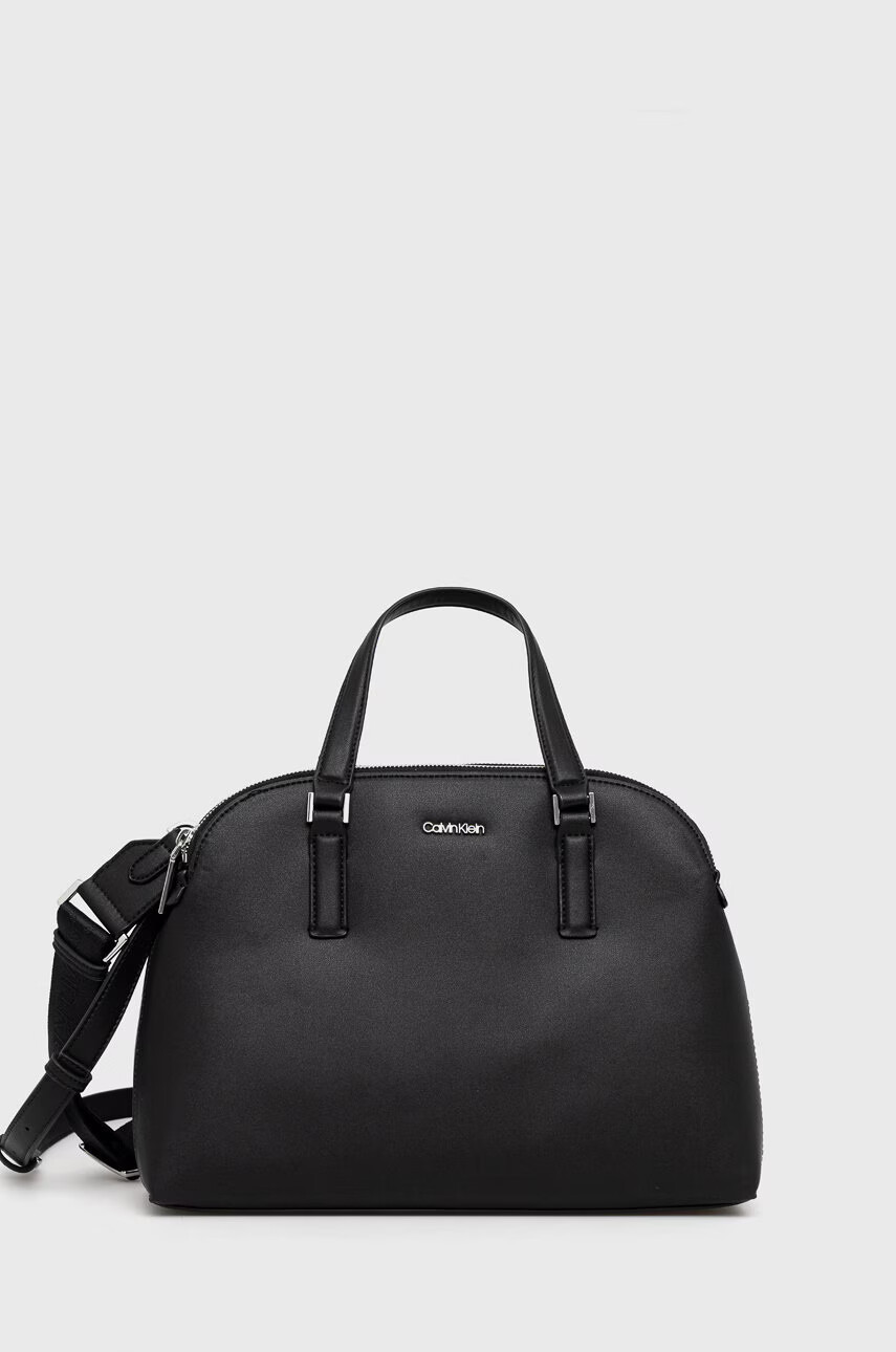 Calvin Klein Чанта в черно - Pepit.bg