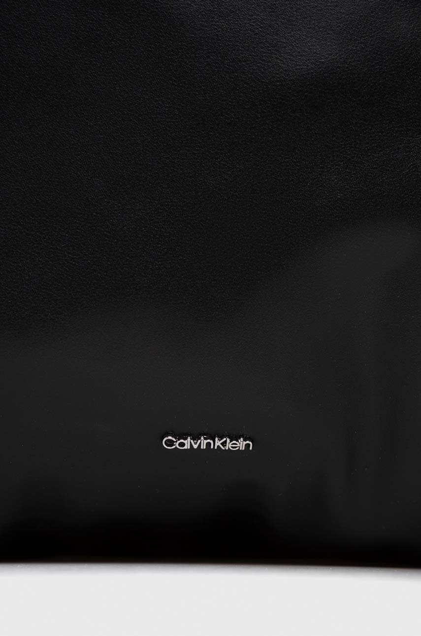 Calvin Klein Чанта в черно - Pepit.bg