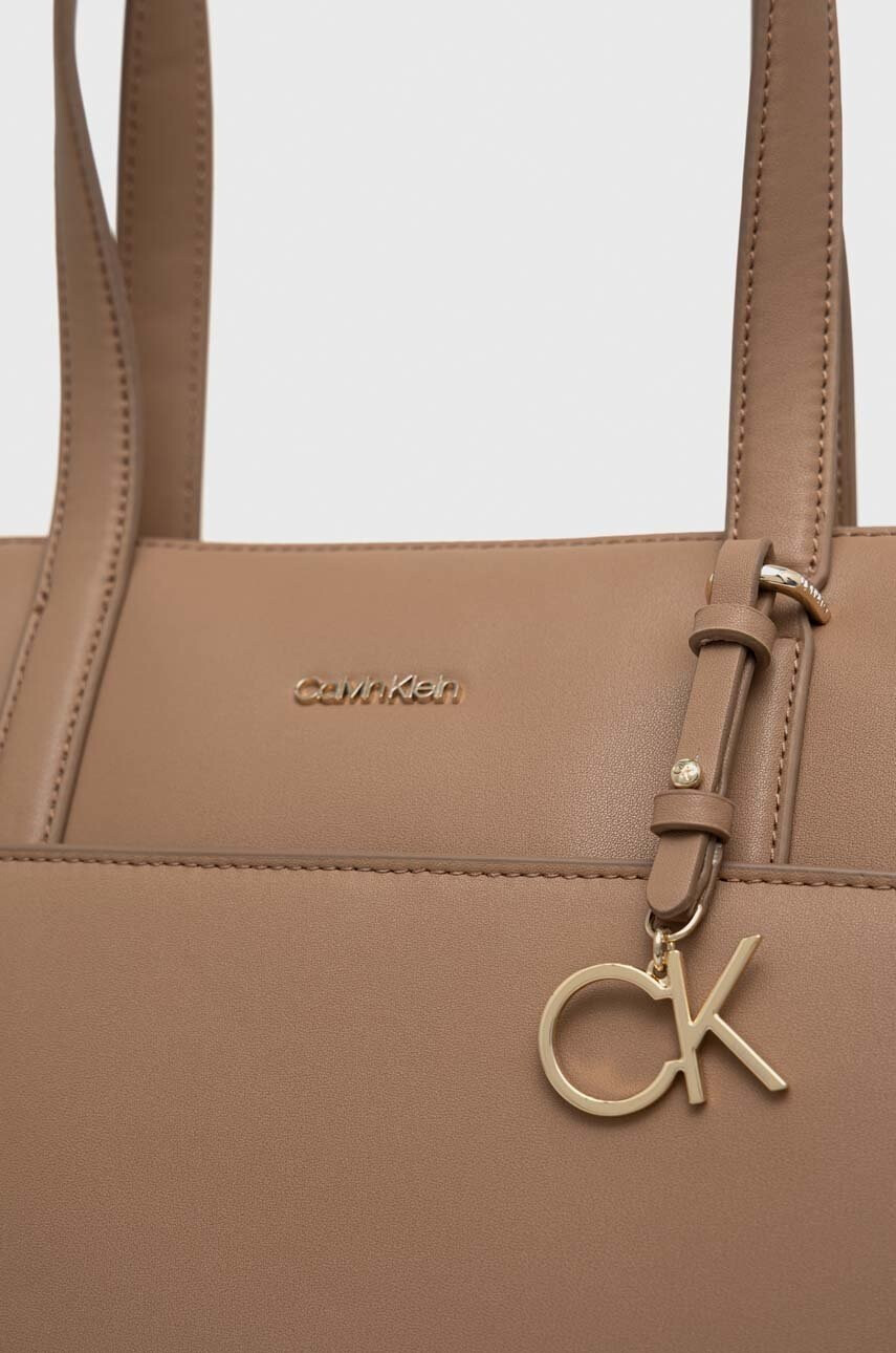 Calvin Klein Чанта в кафяво - Pepit.bg
