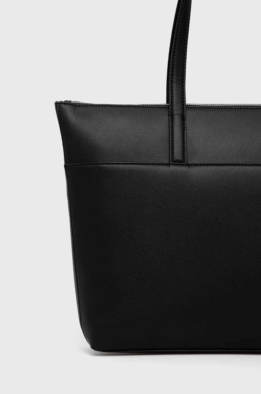 Calvin Klein Чанта в черно - Pepit.bg
