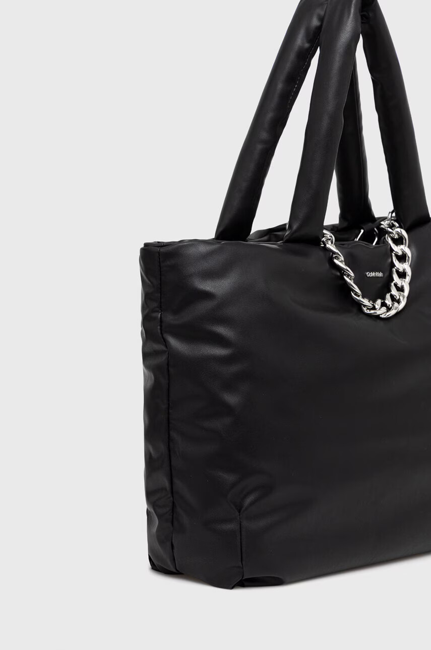 Calvin Klein Чанта в черно - Pepit.bg