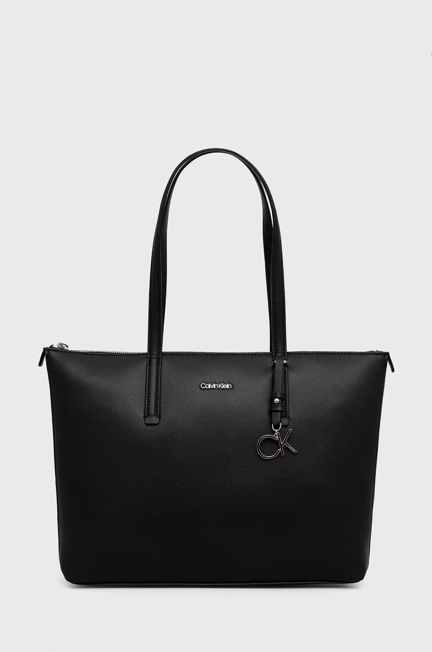Calvin Klein Чанта в черно - Pepit.bg