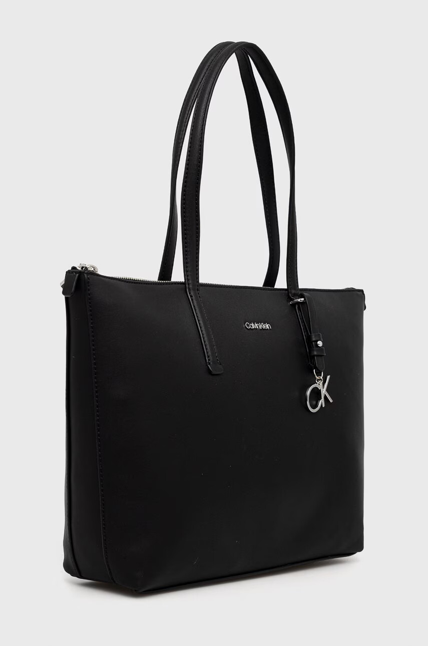 Calvin Klein Чанта в черно - Pepit.bg