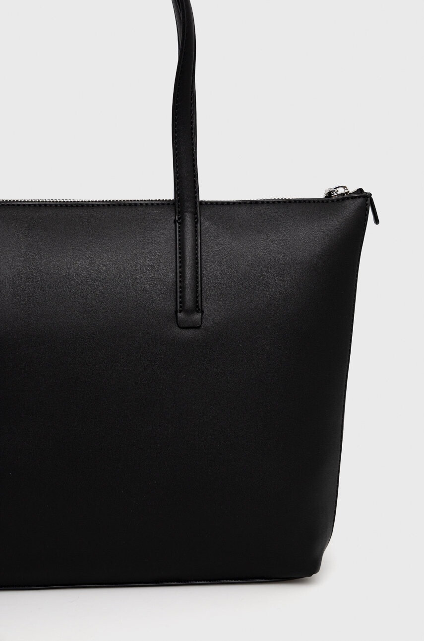 Calvin Klein Чанта в черно - Pepit.bg