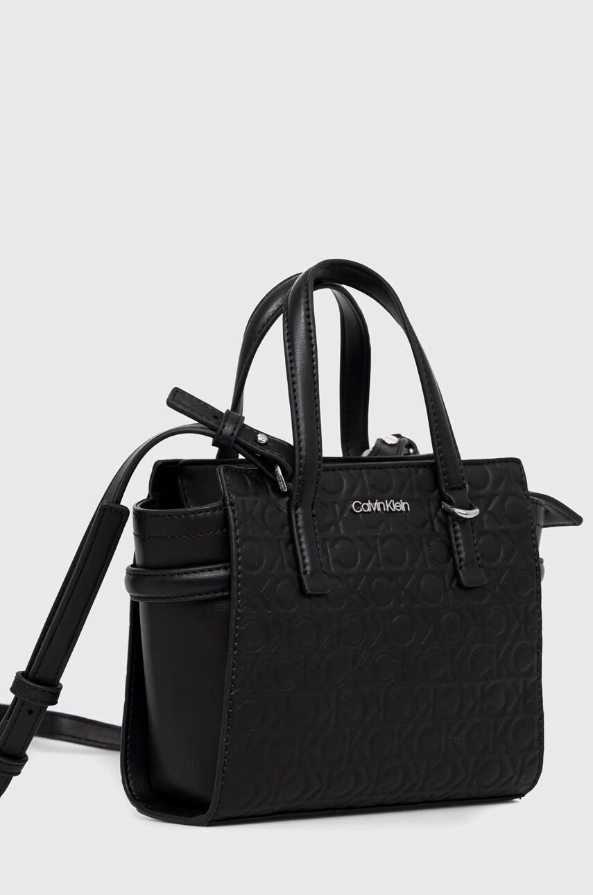 Calvin Klein Чанта в черно - Pepit.bg