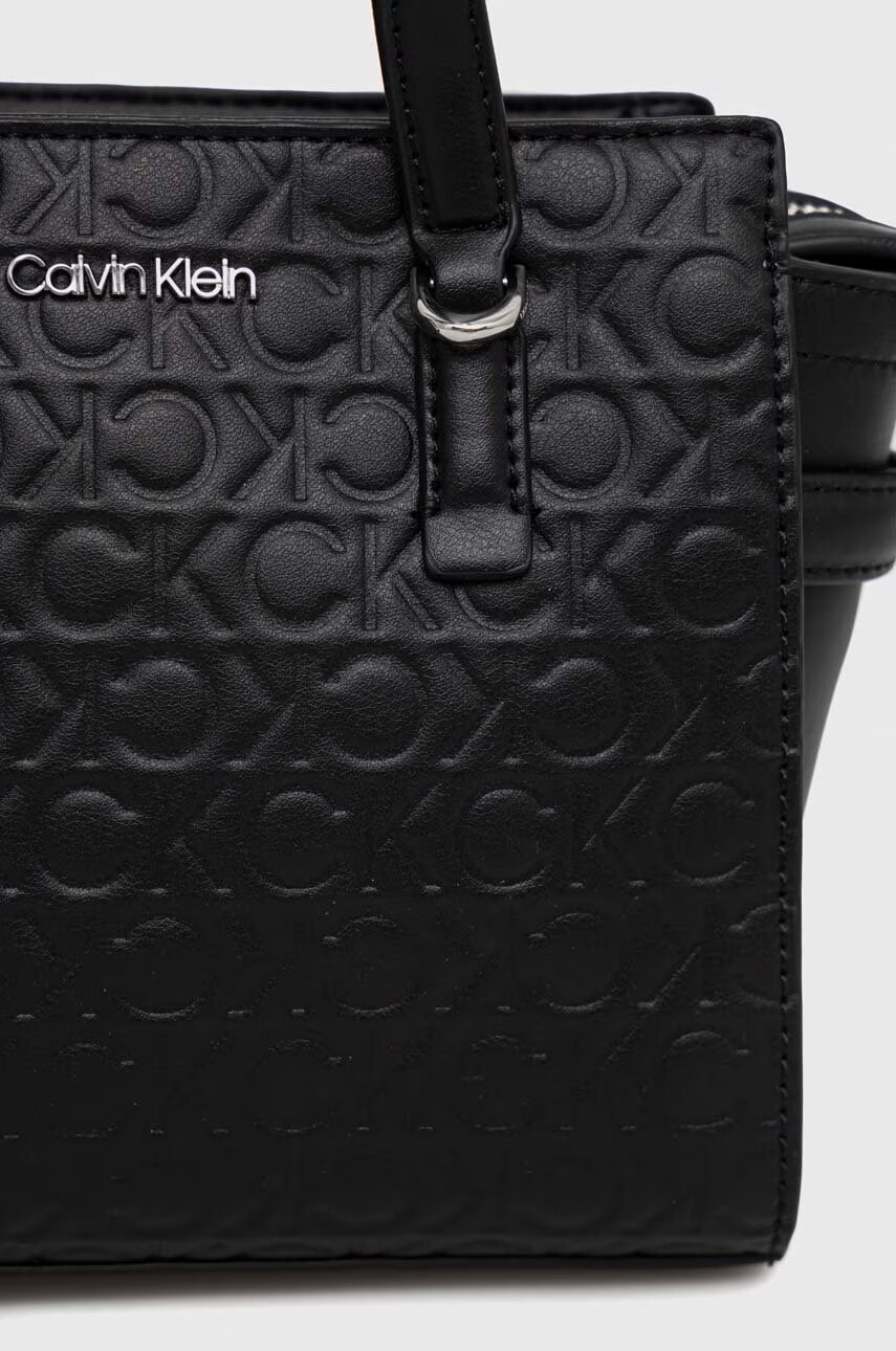 Calvin Klein Чанта в черно - Pepit.bg