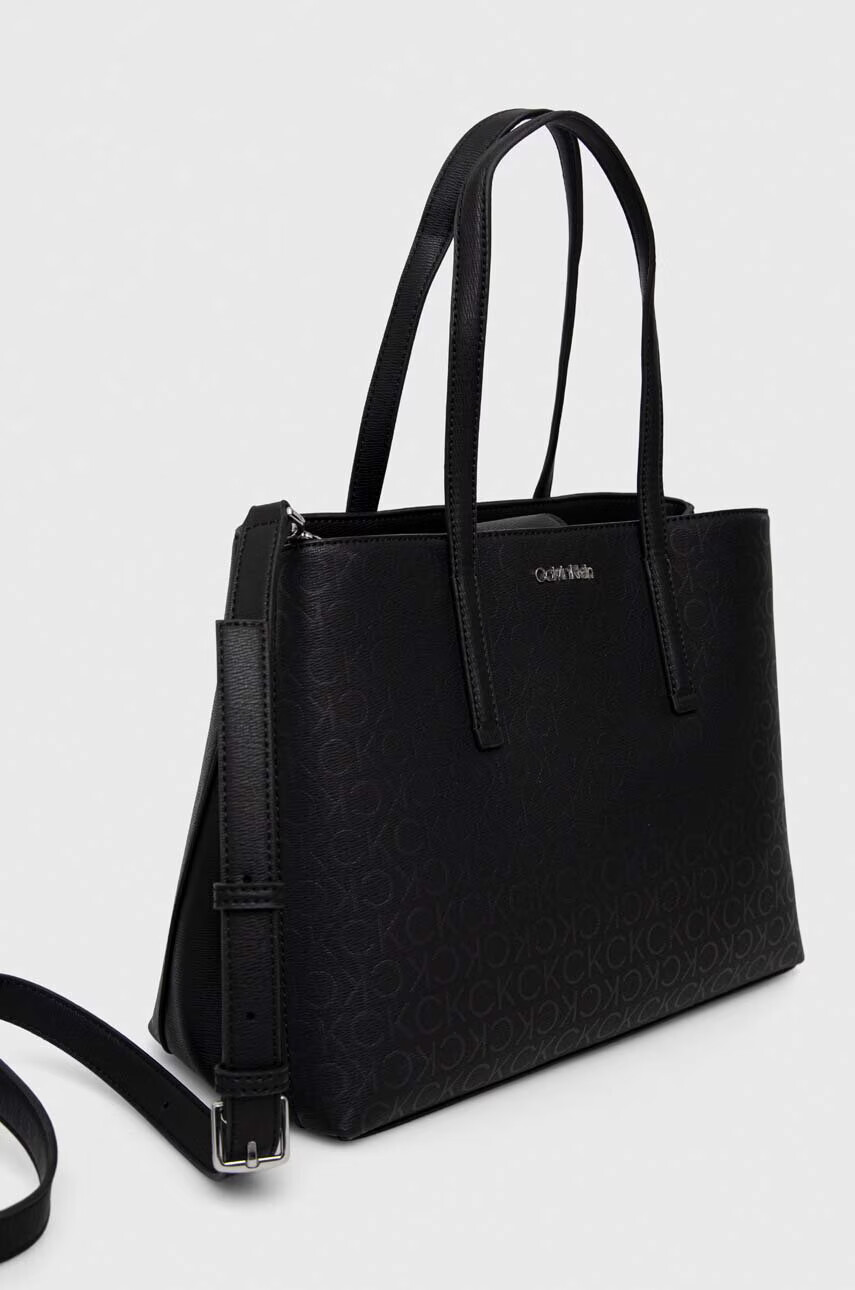Calvin Klein Чанта в черно - Pepit.bg