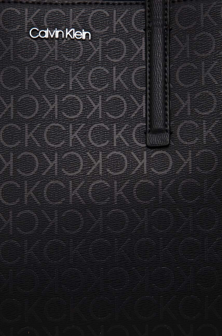 Calvin Klein Чанта в черно - Pepit.bg