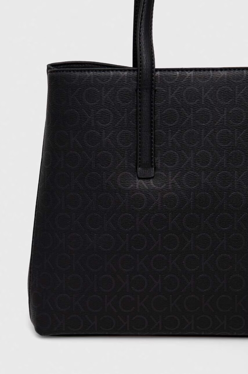Calvin Klein Чанта в черно - Pepit.bg