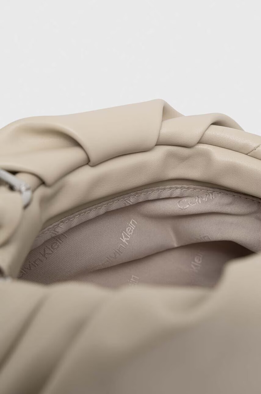 Calvin Klein Чанта в бежово - Pepit.bg