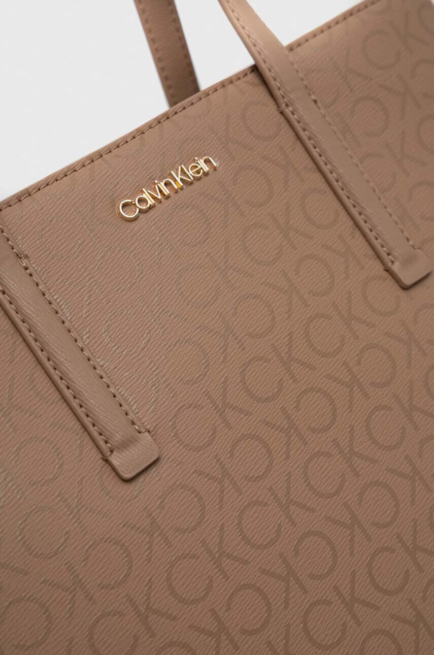 Calvin Klein Чанта в бежово - Pepit.bg