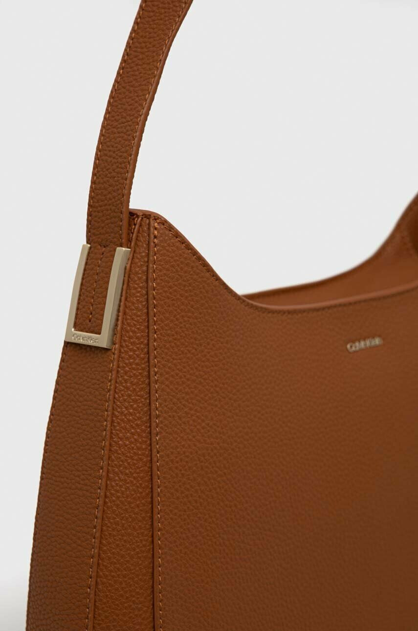 Calvin Klein Чанта в кафяво - Pepit.bg
