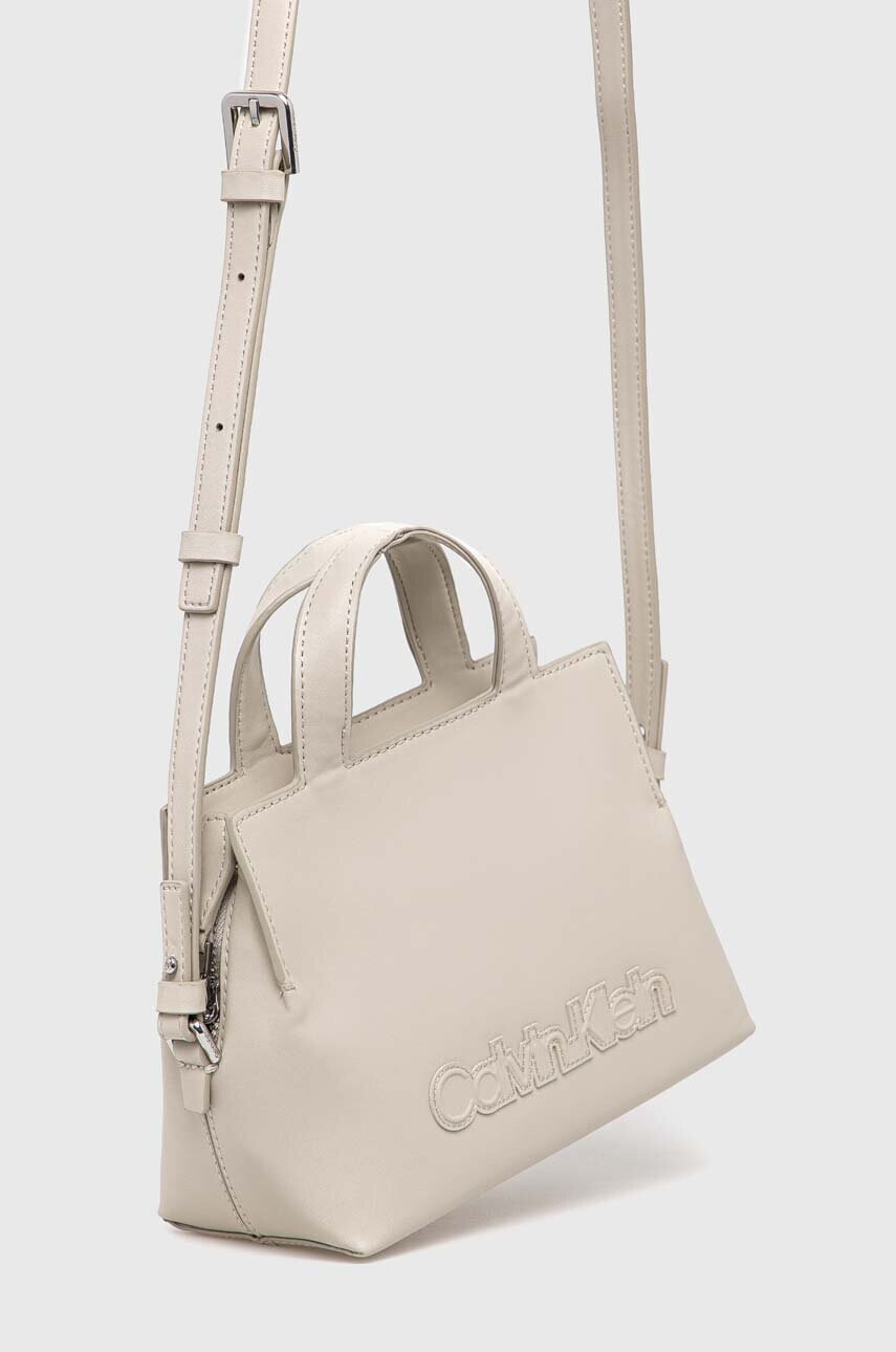 Calvin Klein Чанта в бежово - Pepit.bg