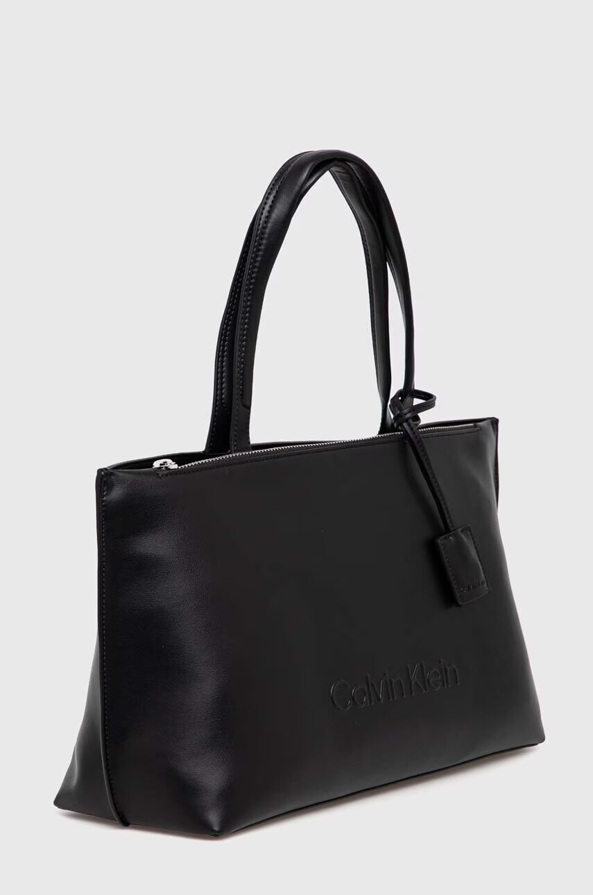 Calvin Klein Чанта в черно - Pepit.bg