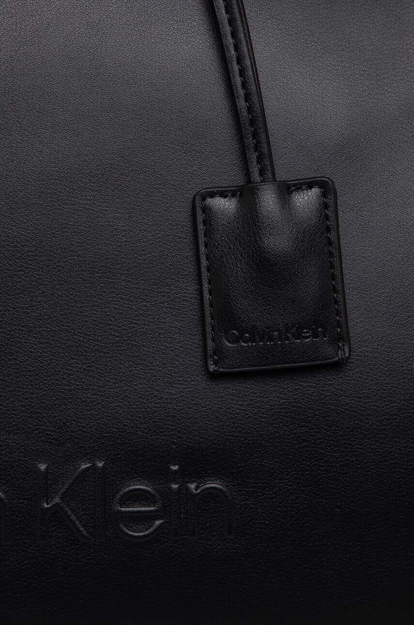 Calvin Klein Чанта в черно - Pepit.bg