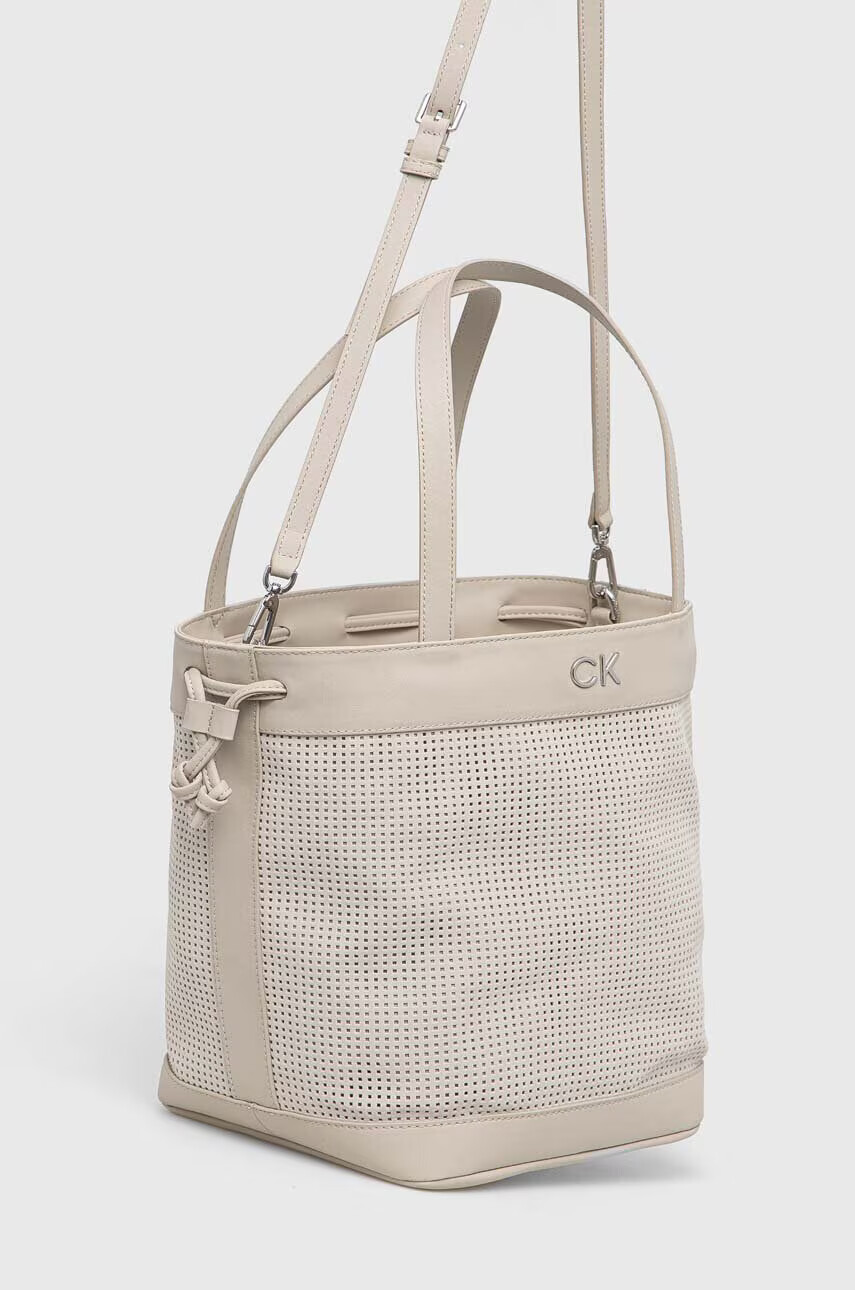 Calvin Klein Чанта в бежово - Pepit.bg