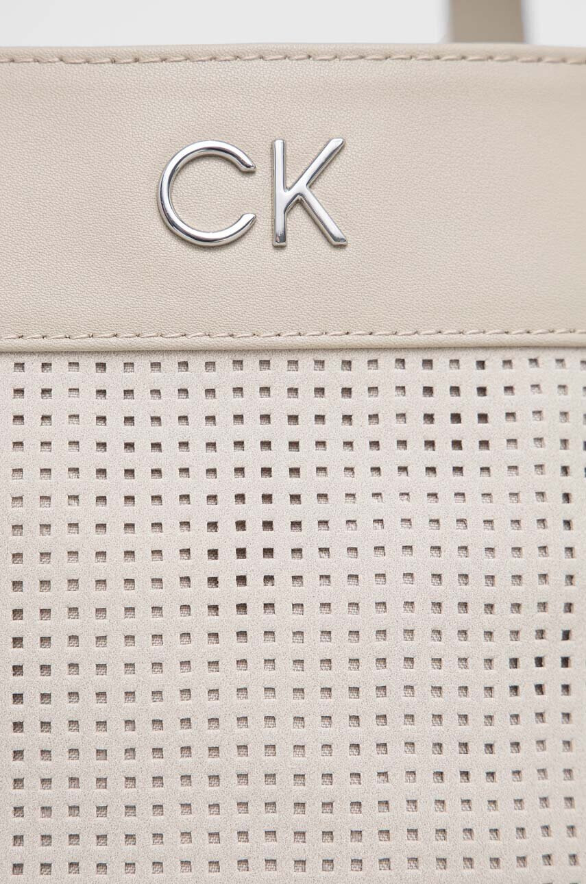Calvin Klein Чанта в бежово - Pepit.bg