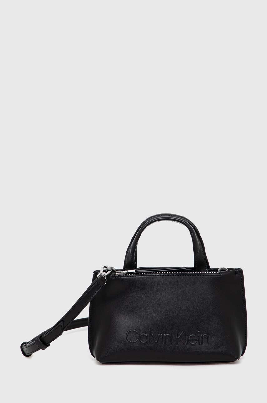 Calvin Klein Чанта в черно - Pepit.bg