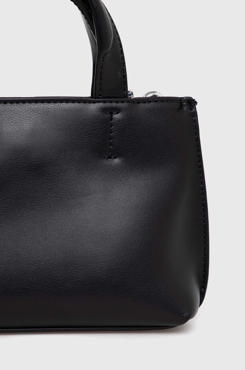 Calvin Klein Чанта в черно - Pepit.bg