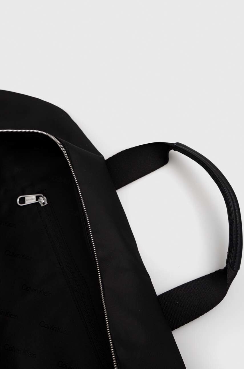 Calvin Klein Чанта в черно - Pepit.bg