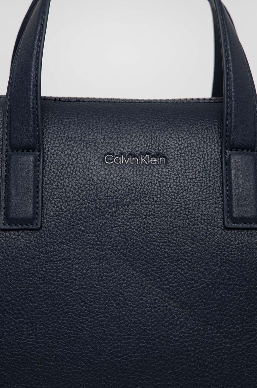 Calvin Klein Чанта в тъмносиньо - Pepit.bg
