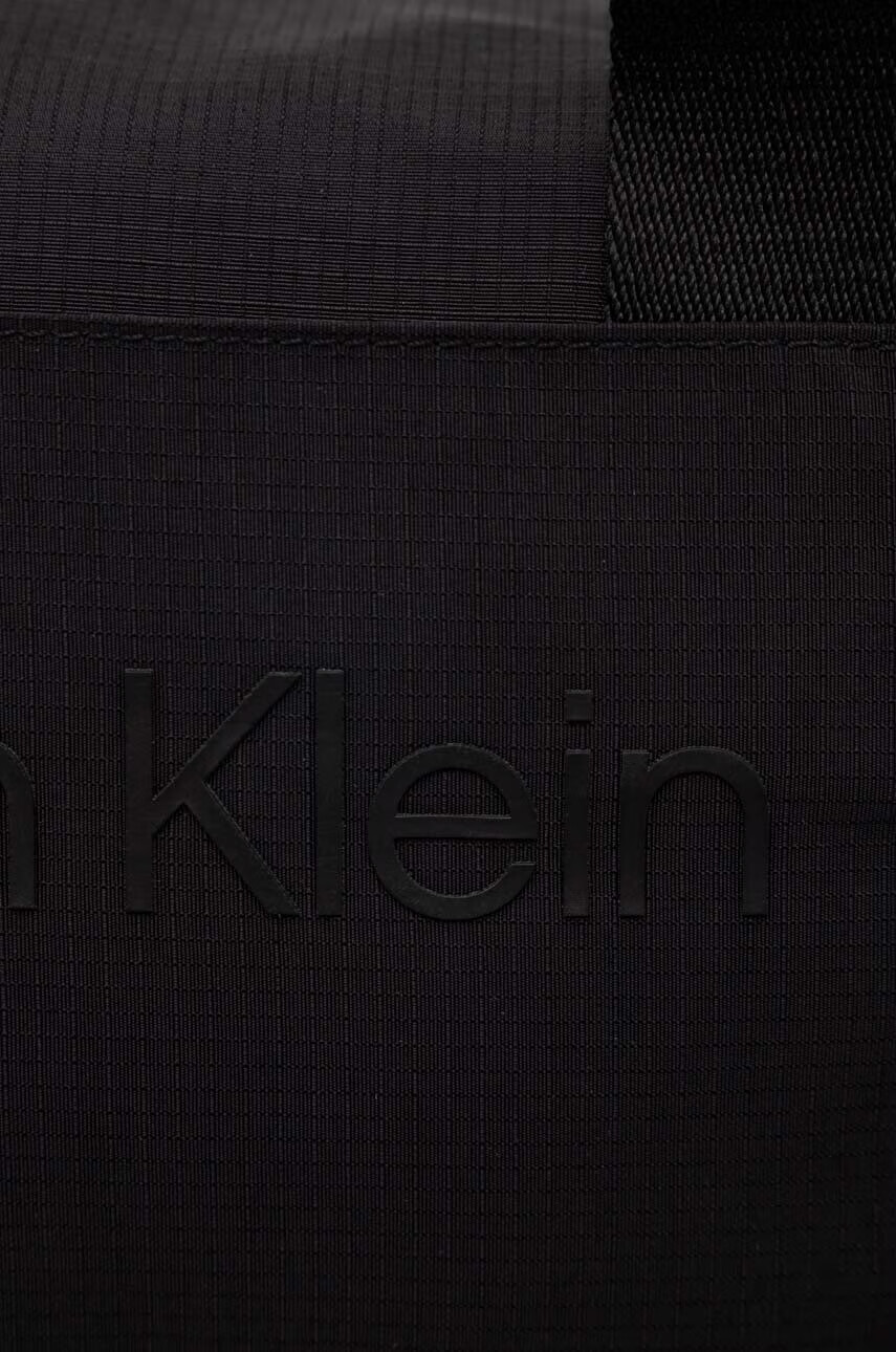 Calvin Klein Чанта в черно - Pepit.bg