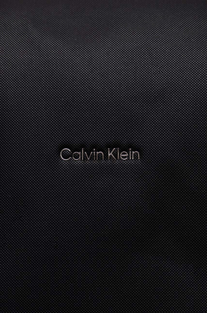 Calvin Klein Чанта в черно - Pepit.bg