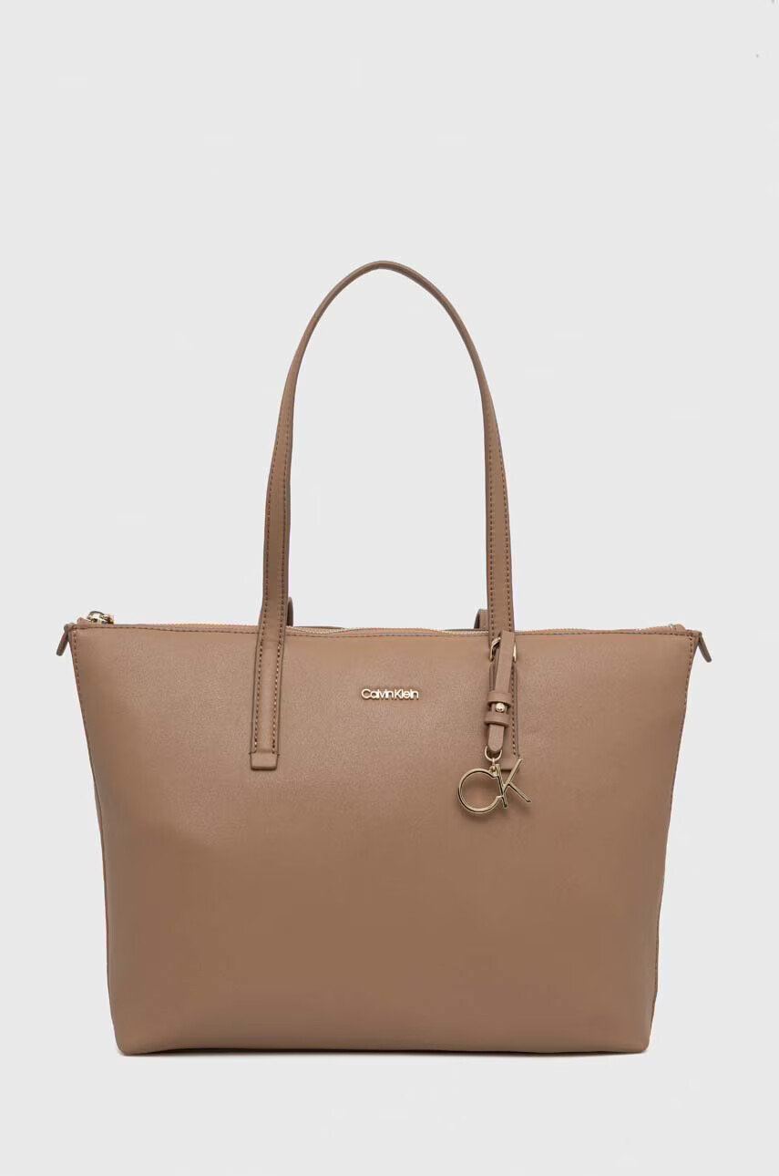 Calvin Klein Чанта в кафяво - Pepit.bg