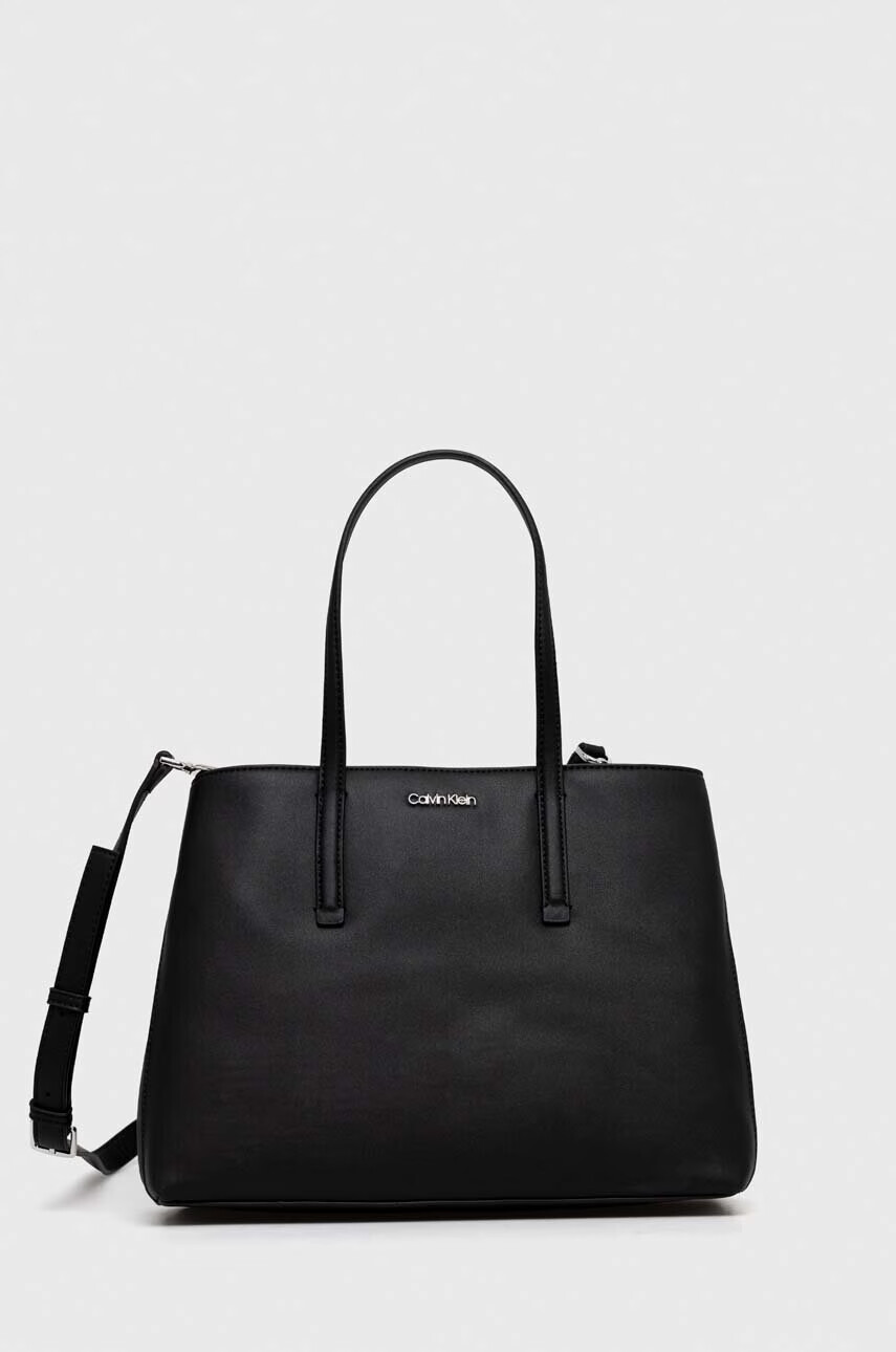 Calvin Klein Чанта в черно - Pepit.bg
