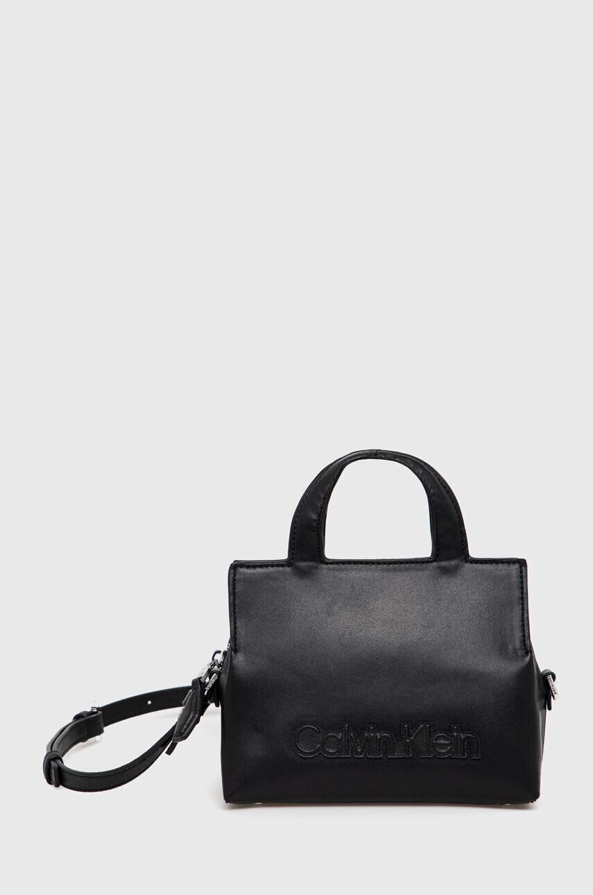 Calvin Klein Чанта в черно - Pepit.bg