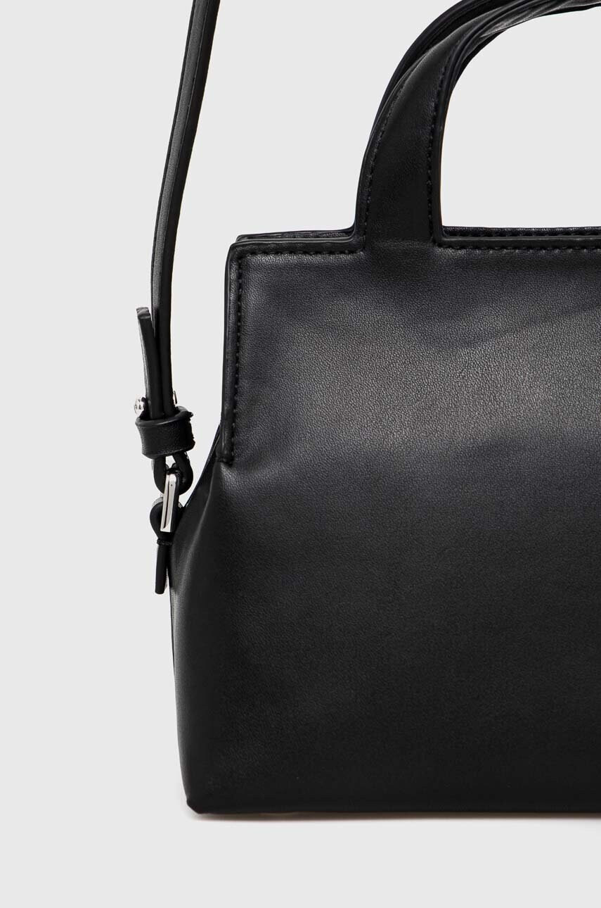 Calvin Klein Чанта в черно - Pepit.bg