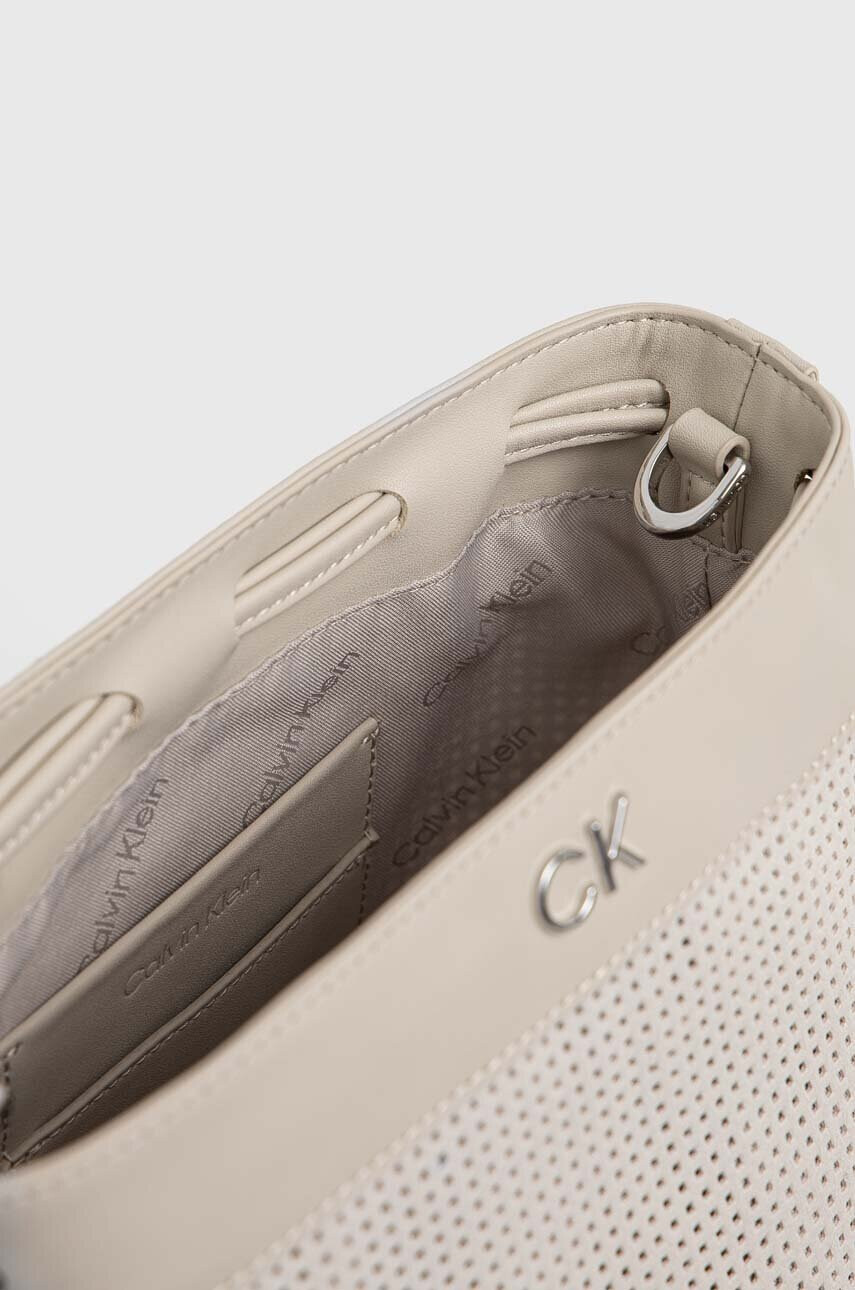 Calvin Klein Чанта в бежово - Pepit.bg