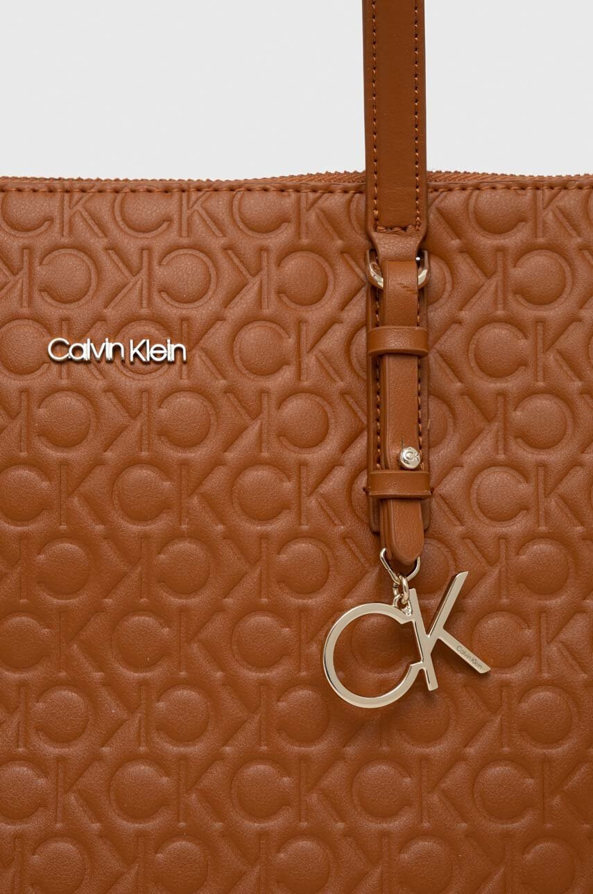 Calvin Klein Чанта в черно - Pepit.bg