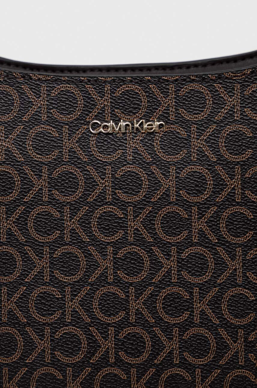 Calvin Klein Чанта в кафяво - Pepit.bg