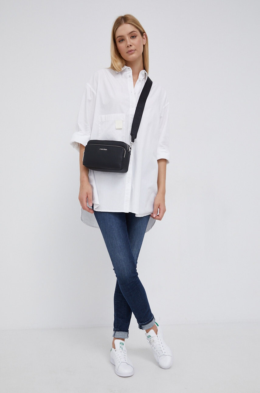 Calvin Klein Чанта в черно - Pepit.bg