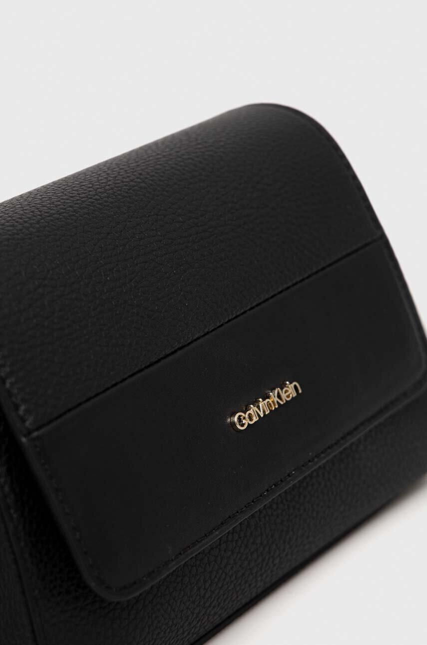 Calvin Klein Чанта в черно - Pepit.bg