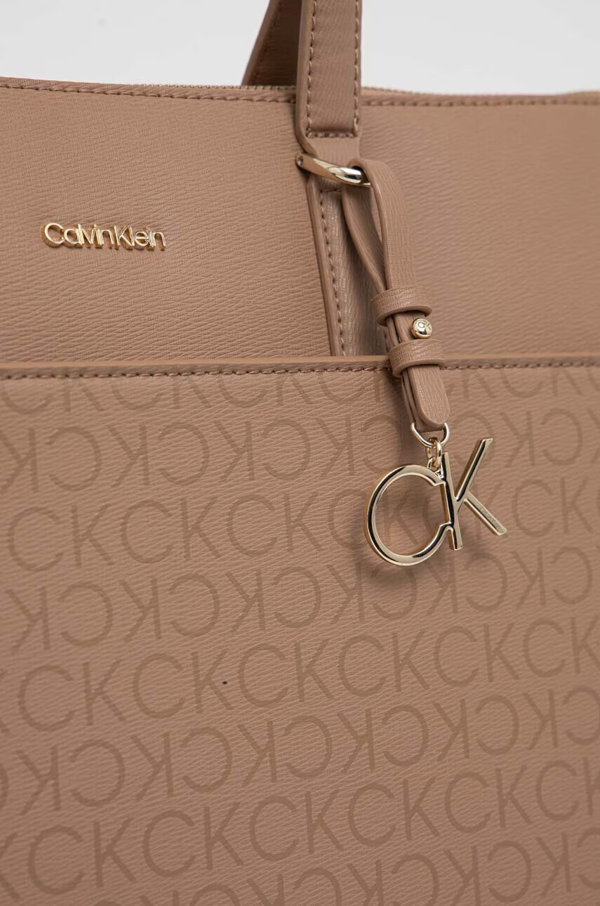 Calvin Klein Чанта в бежово - Pepit.bg