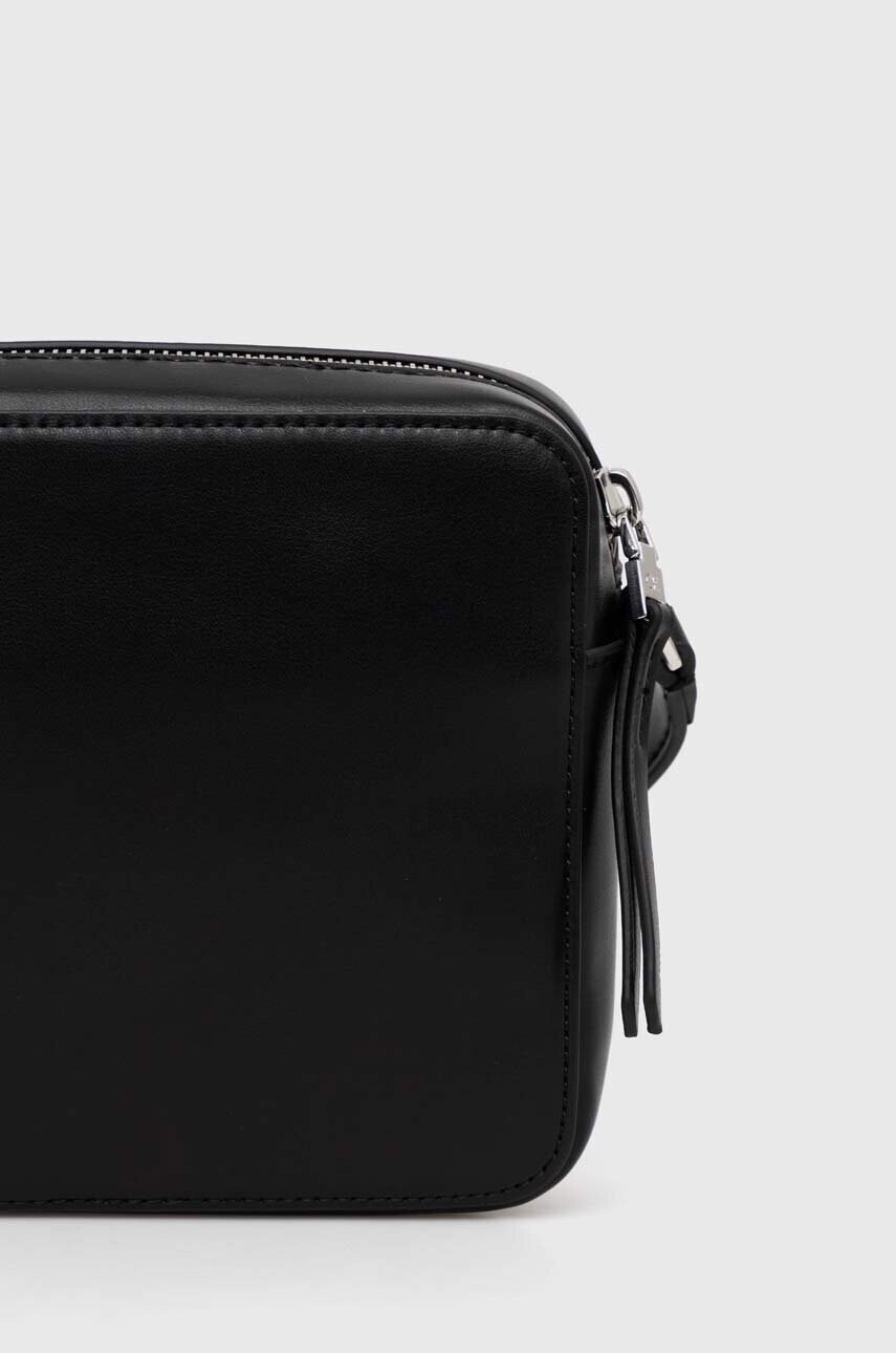 Calvin Klein Чанта в черно - Pepit.bg