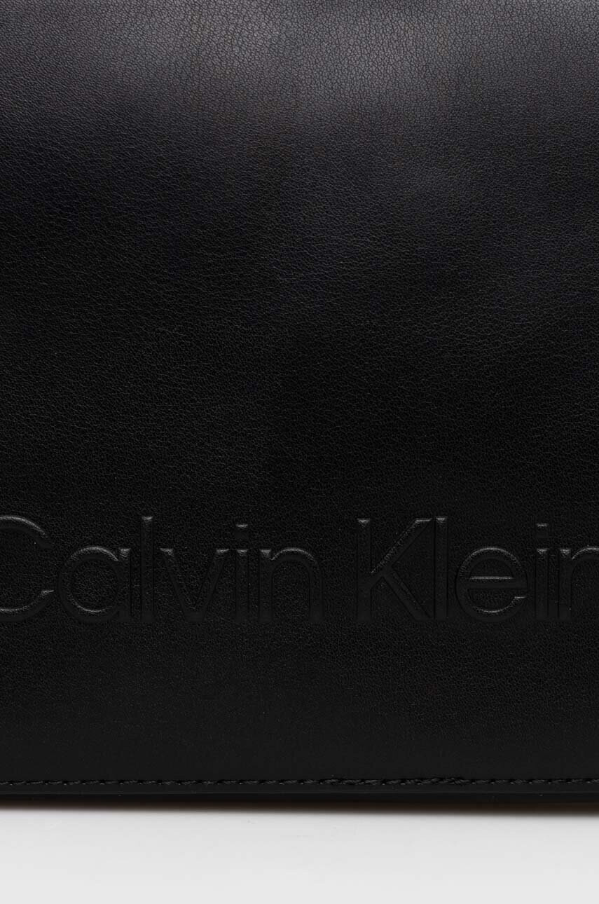 Calvin Klein Чанта в черно - Pepit.bg