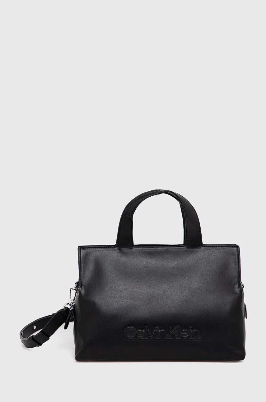 Calvin Klein Чанта в черно - Pepit.bg